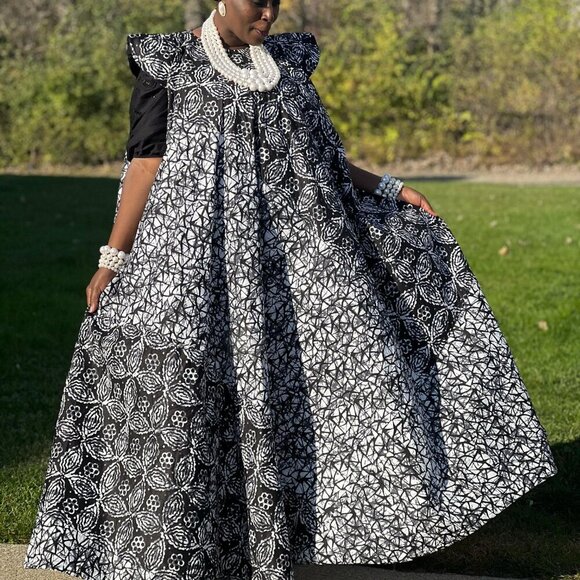 Handmade Complete Outfit With jewelry - Picture 2 of 6